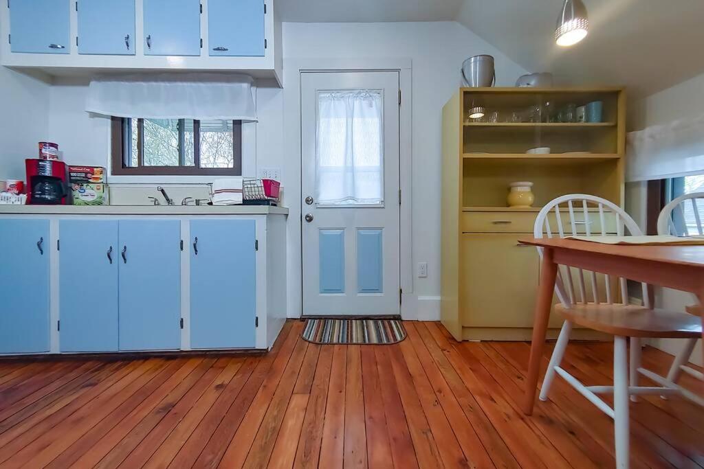 Historic W/Deck, King Bed & Air By Lake Michigan Манистий Екстериор снимка